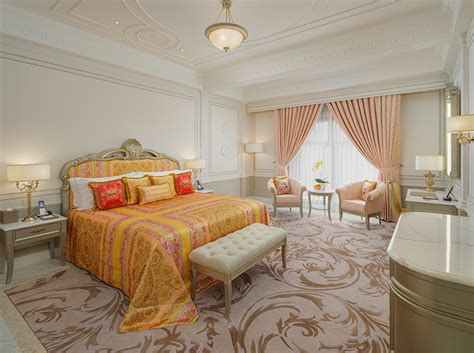 dormire a napoli suite versace|Versace room .